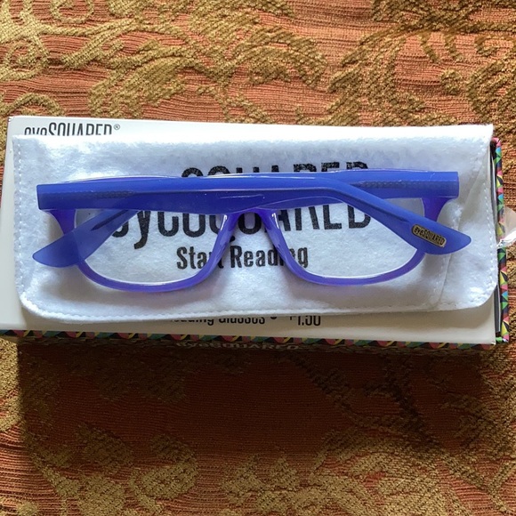 New in package eyeSQUARED Geo Confetti fashion readers and white felt case. - Picture 3 of 7